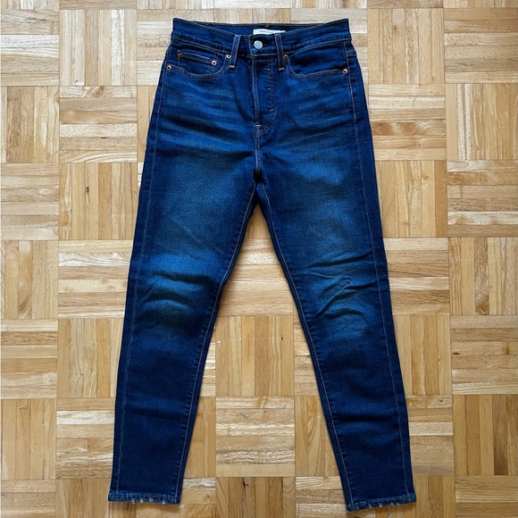 Levis Wedgie Skinny Jean - Picture 1 of 5